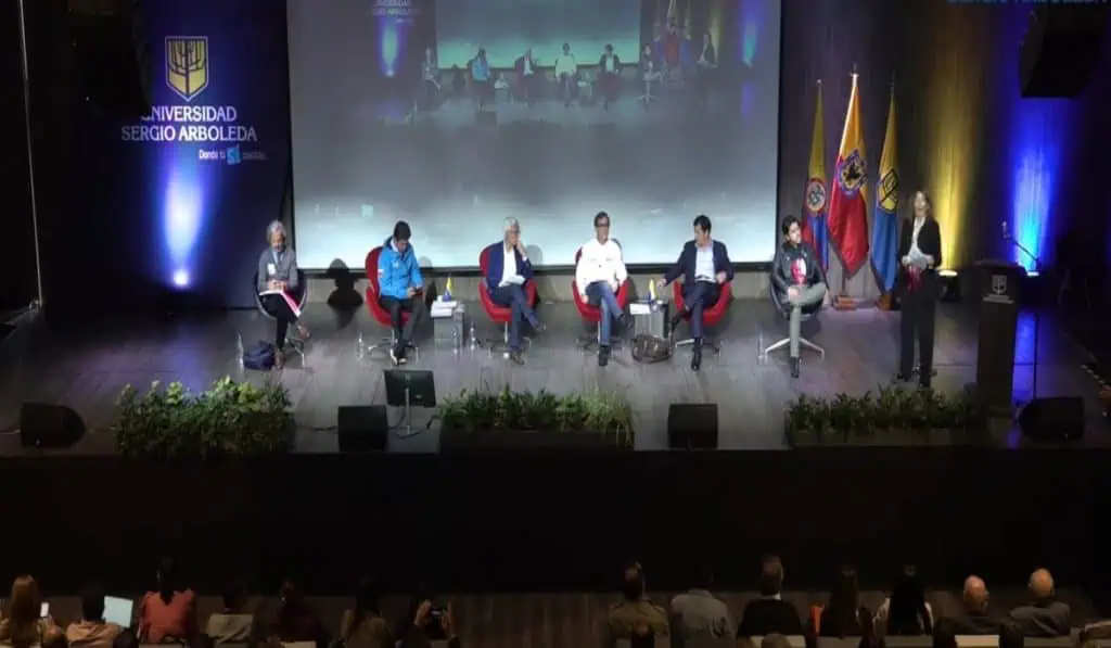 Los candidatos a la Alcaldía de Bogotá revelan sus propuestas en educación Candidatos a la Alcaldía de Bogotá hablan de sus propuestas de educación.