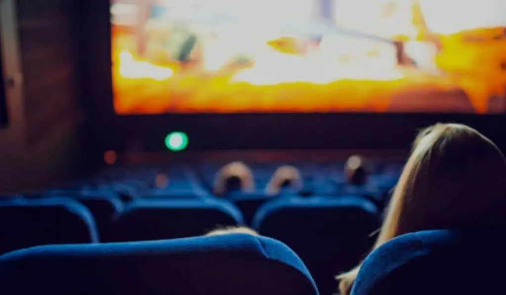 Buenas noticias para su bolsillo: Cine Colombia vuelve a ofrecer combo barato Cine Colombia ofrece combo económico los miércoles.