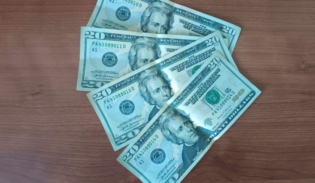 Dólar en Colombia se cotiza a la baja