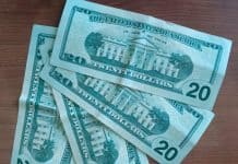 Dólar en Colombia se cotiza a la baja,