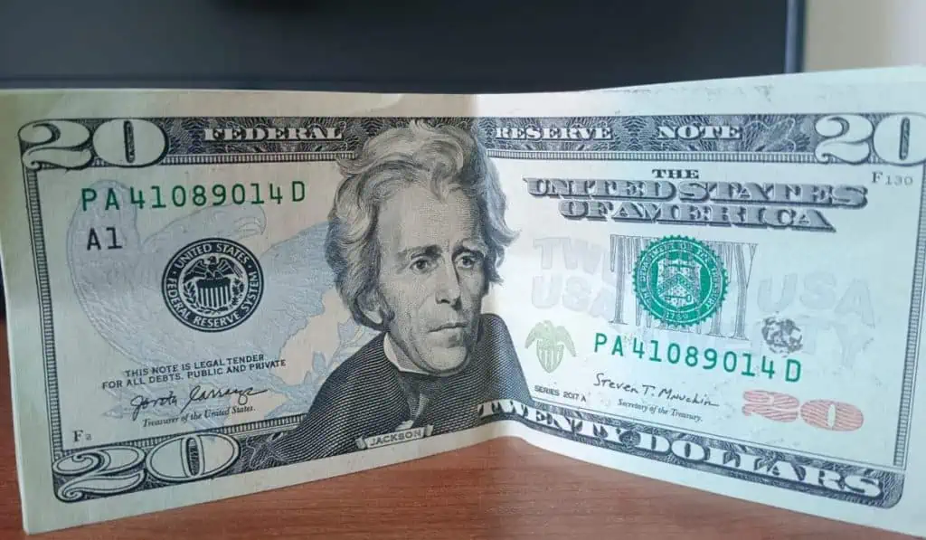 Dólar en Colombia cayó y tocó la cifra más baja desde finales de julio Dólar en Colombia se cotiza al alza