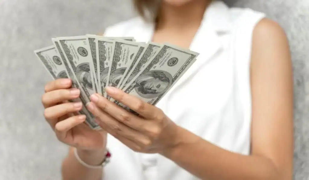 ¿Por cuánto puede comprar el dólar en casas de cambio de Colombia? Dólar en Colombia se cotizó a la baja este lunes.