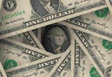 Dólar se cotiza al alza.