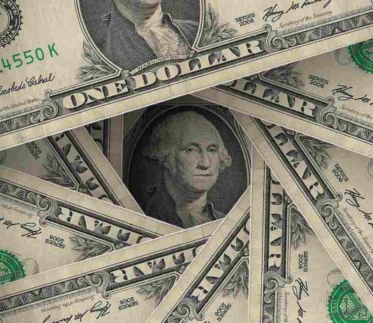 Dólar se cotiza al alza.