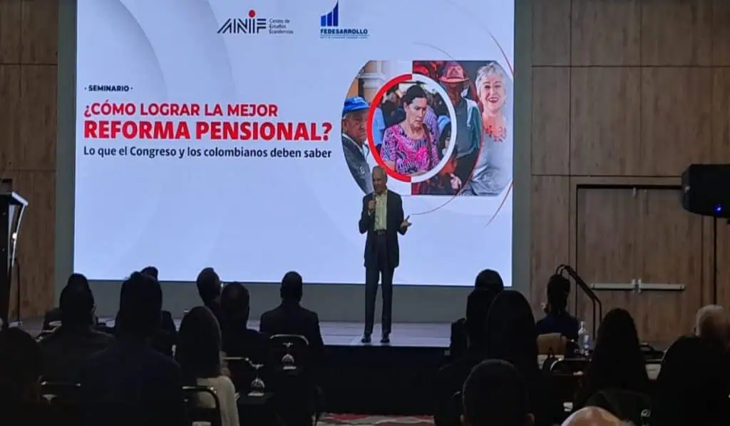 Minhacienda de Colombia y Asofondos chocan por reforma pensional y traslado de trabajadores Ricardo Bonilla, ministro de Hacienda habló sobre la reforma pensional