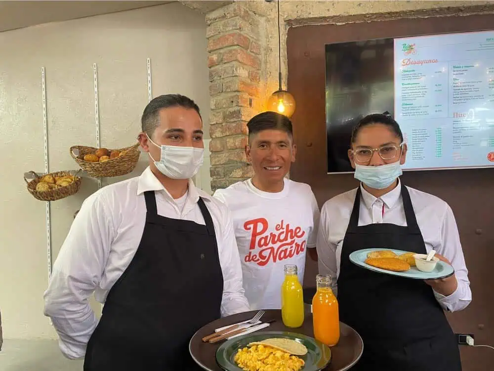 Nairo Quintana se mete al negocio de los restaurantes en Colombia con platos desde $4.000 Nairo Quintana en su restaurante de Bogotá
