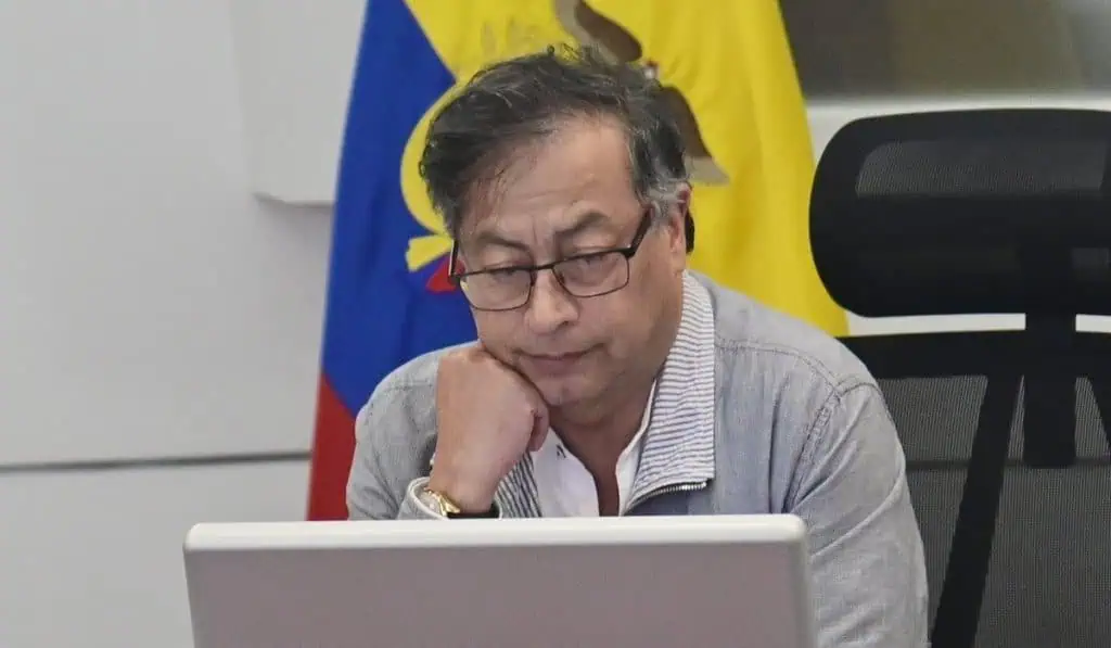 Encuesta Datexco: Petro tiene la desaprobación más alta desde que es presidente de Colombia Varios ministros y director de la Dian saldrían del Gobierno Petro