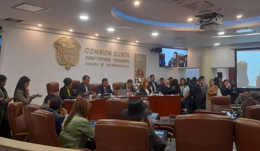 Colombia busca mover pago de deuda por $10 billones para subir inversión en 2024 Diego Guevara, viceministro de Hacienda reveló fecha de primer debate de presupuesto general de la nación.
