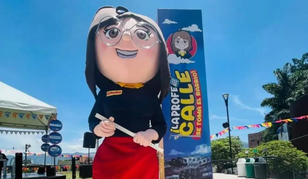 Valora Analitik y Q’hubo inician recorridos en los barrios de Medellín con la Profe Calle Profe Calle