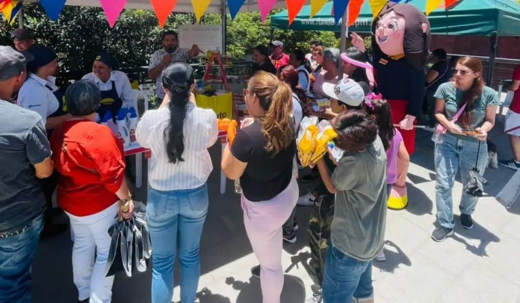 Valora Analitik y Q’hubo inician recorridos en los barrios de Medellín con la Profe Calle La Profe Calle