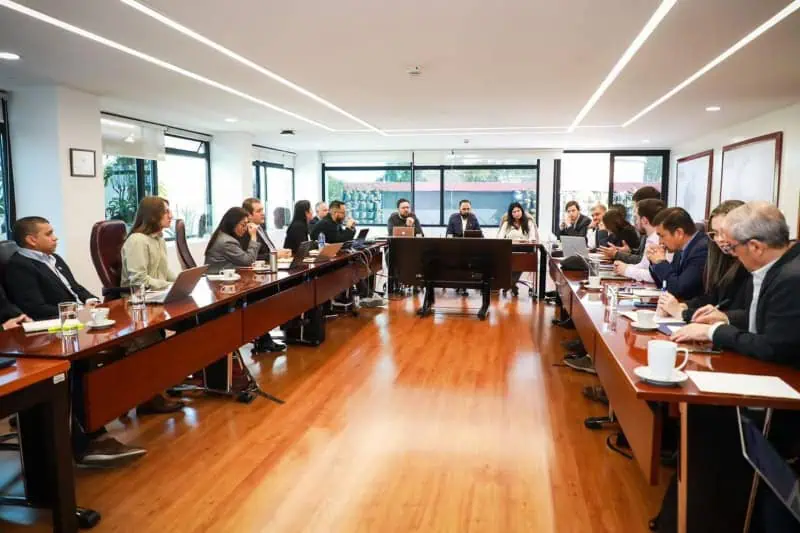 MinMinas habla de restablecer confianza y sus apuestas en la transición energética Reunión entre MinMinas, DNP y MinHacienda sobre la transición energética