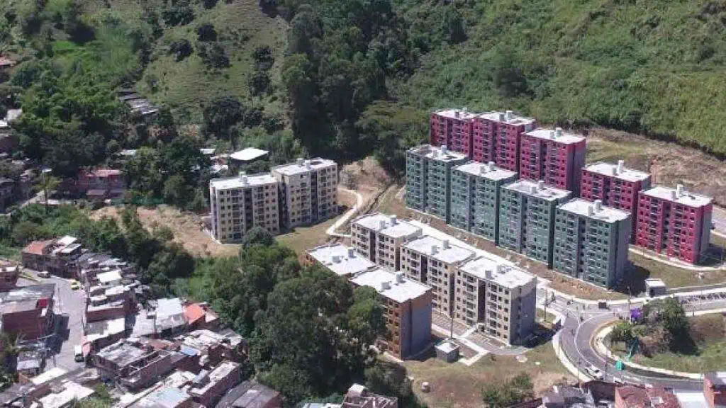Construcción en Colombia sería el sector con mayores caídas en el PIB de 2023 y 2024 Sector inmobiliario en Antioquia