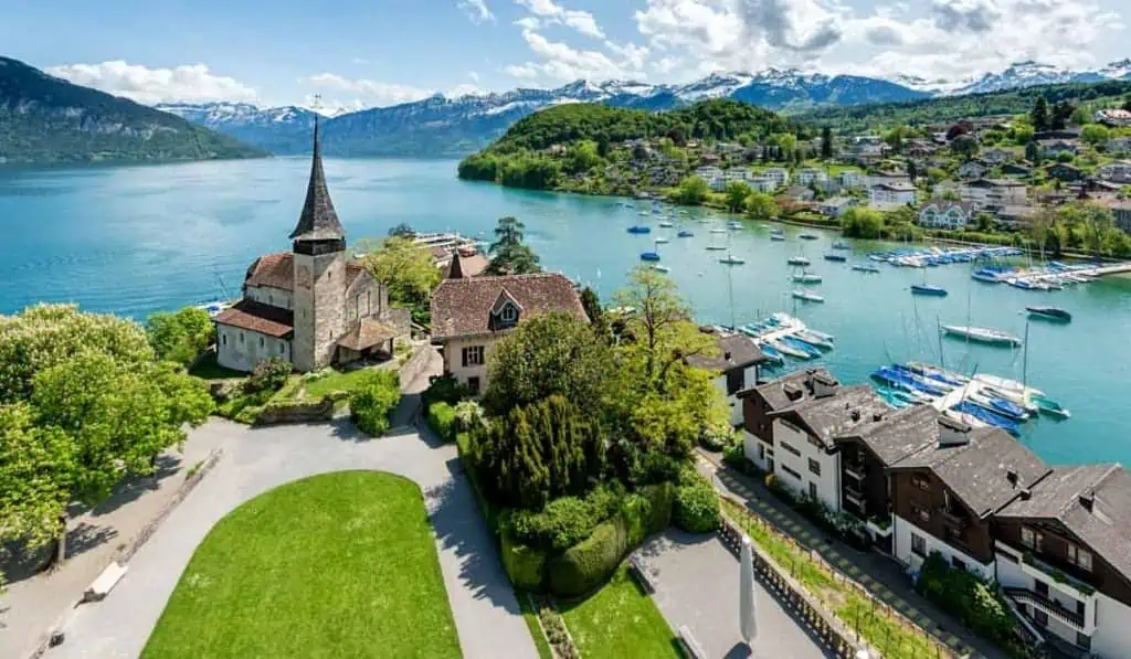 ¿Desea estudiar en Suiza? Colfuturo ofrece becas de posgrado a colombianos Suiza tiene las puertas abiertas para colombianos que desean hacer doctorado, posdoctorado o proyectos de investigación.