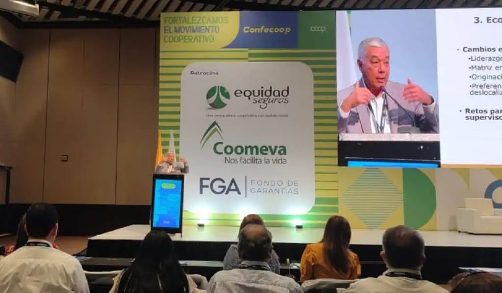 Superfinanciero propone aumentar tasa de ahorro en Colombia para mejorar crecimiento económico Superintendente Financiero de Colombia, César Ferrari