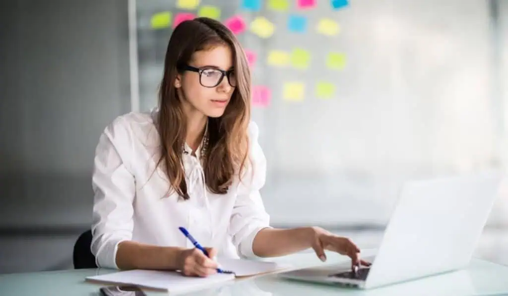 Trabajo sí hay en Colombia: KPMG tiene estas vacantes en octubre Reforma laboral en Colombia