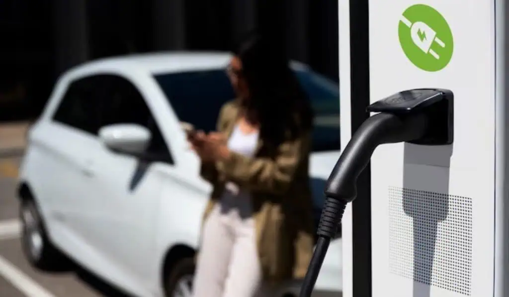 Petro busca que todas las gasolineras en Colombia tengan puntos de recarga para vehículos eléctricos vehículos eléctricos