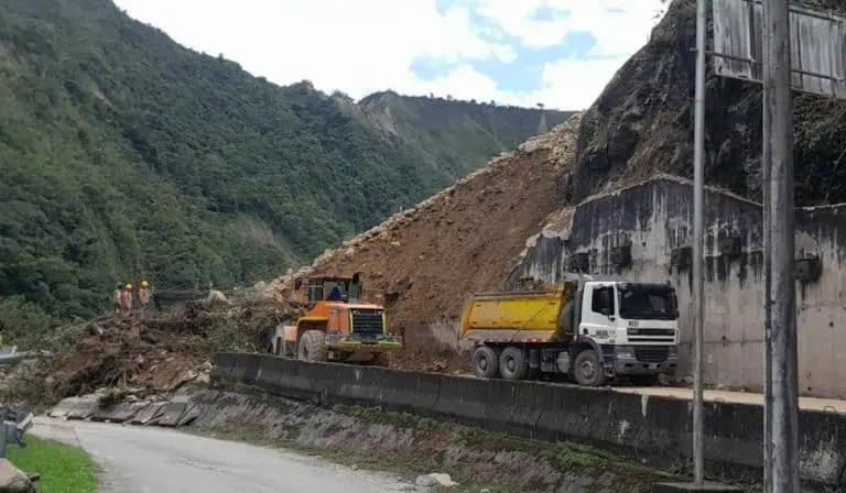 Se reabrirá Vía al Llano para el transporte de carga.