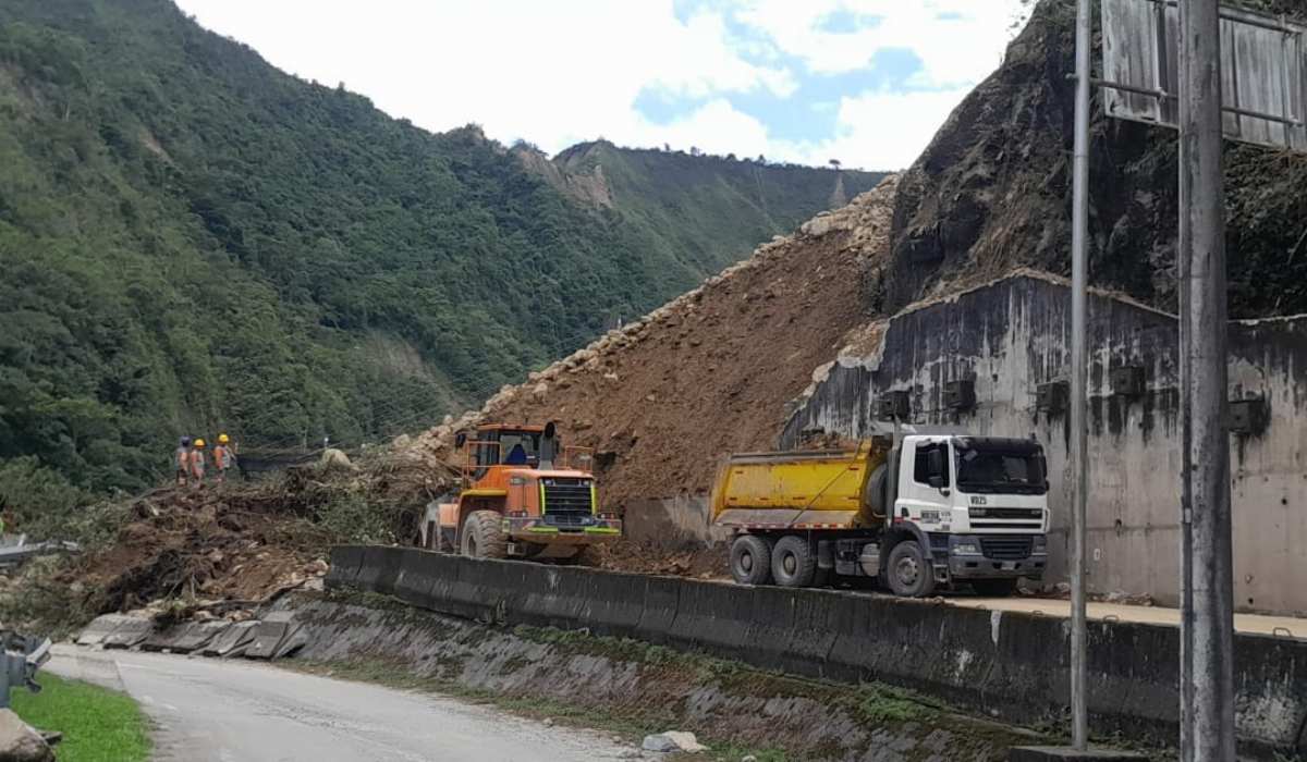 Se reabrirá Vía al Llano para el transporte de carga.