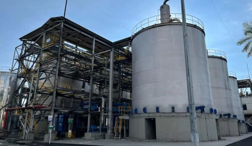 ¿Qué es el alcohol carburante y cuándo se fundó la destilería de Riopaila Castilla? Riopaila Castilla