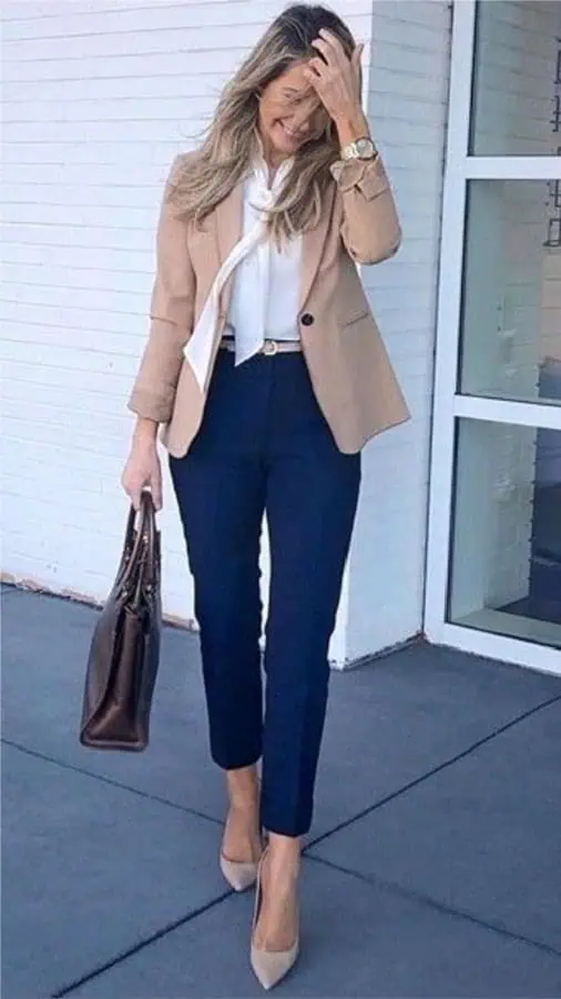 Tips para ‘dar en el clavo’ a una entrevista laboral con la vestimenta Idea de outfit para una entrevista laboral.