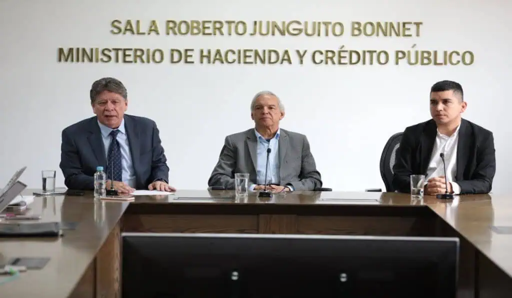 Gobierno Petro, gremios y bancos le piden al Banco de la República bajar tasas en Colombia Gobierno, bancos y gremios piden bajar tasa de interés.
