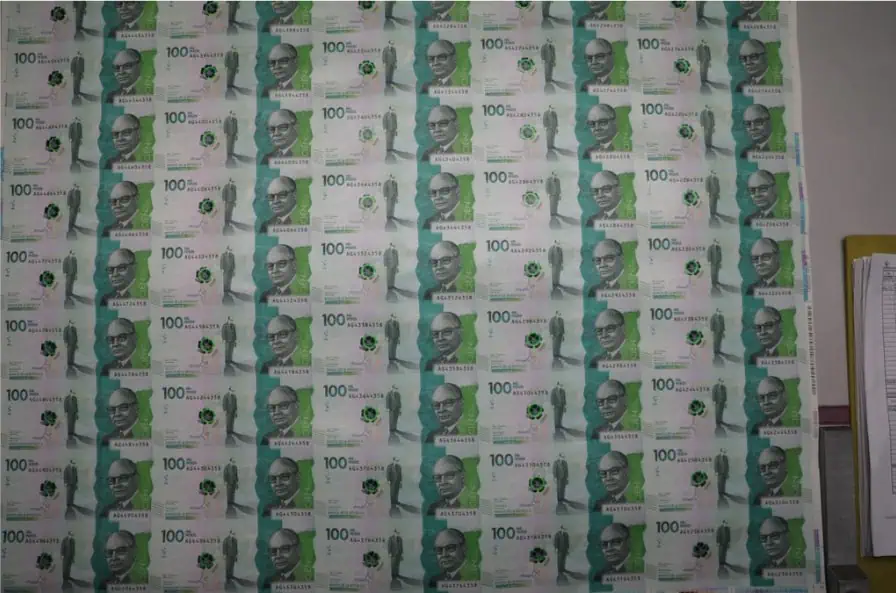 Descubra cómo el Banco de la República produce los billetes que circulan en Colombia Los billetes deben cumplir con estándares de calidad.
