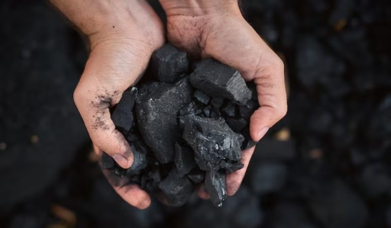 Nueva reforma tributaria del Gobierno Petro: Habría más impuestos al carbón en Colombia
