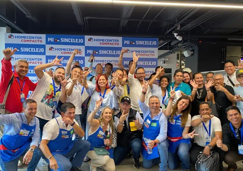 ‘Compacto’, el nuevo formato de tienda que estrena Homecenter en Sincelejo Colaboradores en la nueva tienda en Sincelejo, Sucre