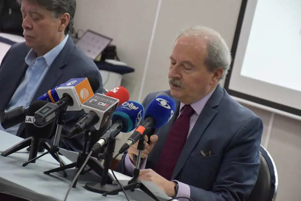 Gremios piden pista para construir nuevo texto de la reforma a la salud Bruce Mac Master y Augusto Galán, vocero del pacto por una mejor salud. Foto: Andi.