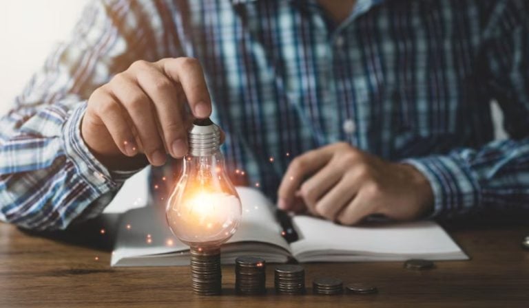 Precio de energía en bolsa de Colombia cayó 5,51 % en enero de 2024