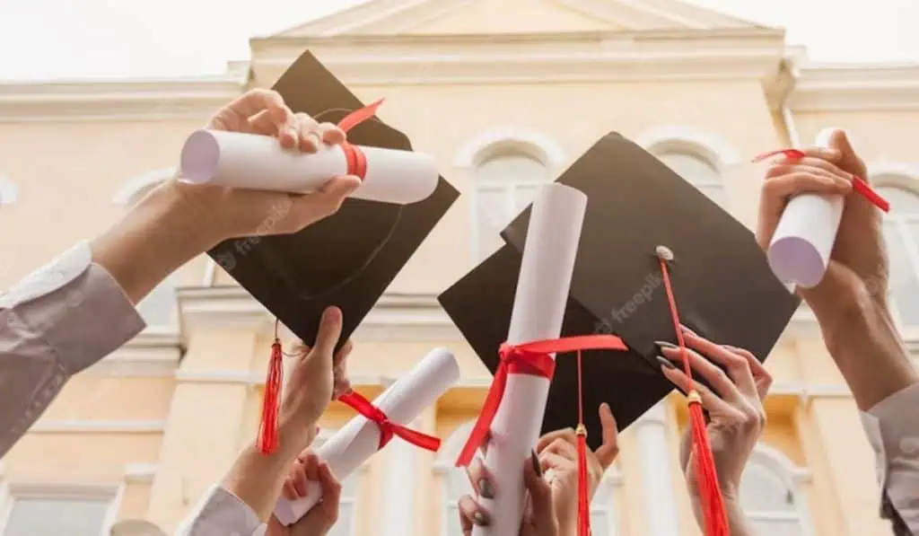 ¿Obtuvo un título universitario en el extranjero? Así puede convalidarlo en Colombia Título universitario