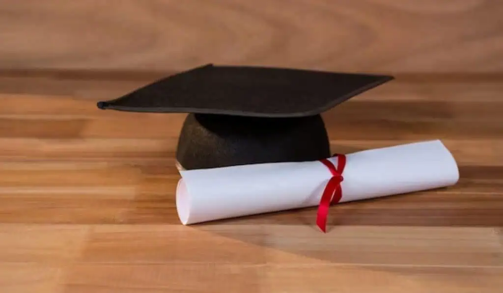 ¿Obtuvo un título universitario en el extranjero? Así puede convalidarlo en Colombia Título universitario