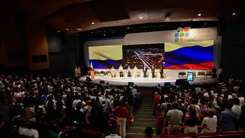 Petro critica la desconexión de la banca con la lucha contra la crisis climática Petro critica la desconexión de la banca con la lucha contra la crisis climática