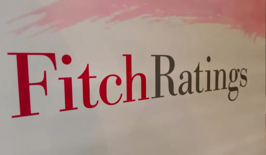 Fitch rebaja previsión de PIB global y de EE. UU. por guerra comercial de Trump Fitch Ratings