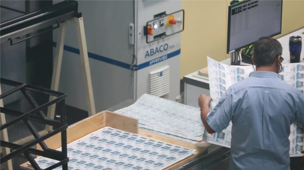 Billetes son supervisados por personal del Banco de la República.