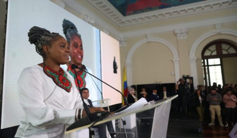 Fue radicada la reforma a la educación.