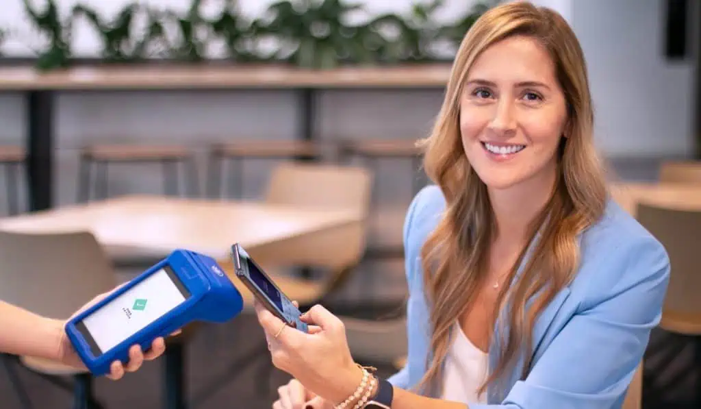 Nequi y Visa anuncian nueva función de pago sin contacto con su tarjeta digital Nequi y Visa