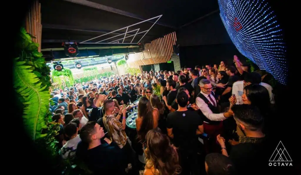 Entrevista | Club Octava: así resurge tras el incendio que lo apagó a inicios de 2023 Así se ve una tarde en la terraza de Octava