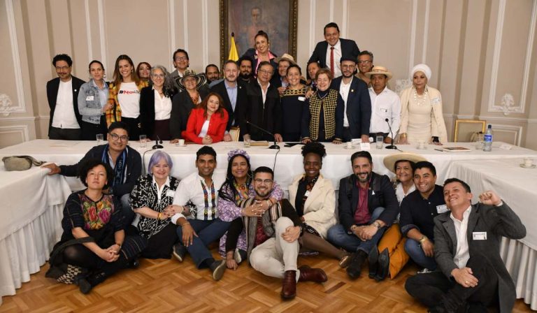 congresistas del Pacto Histórico en reunión con el presidente Gustavo Petro