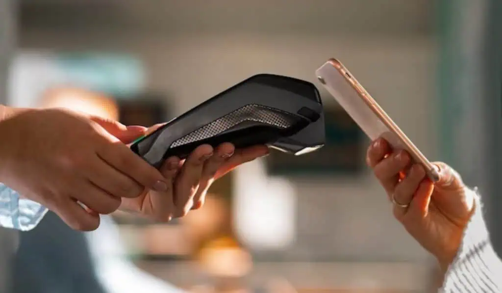 Nequi y Visa anuncian nueva función de pago sin contacto con su tarjeta digital Nequi y Visa