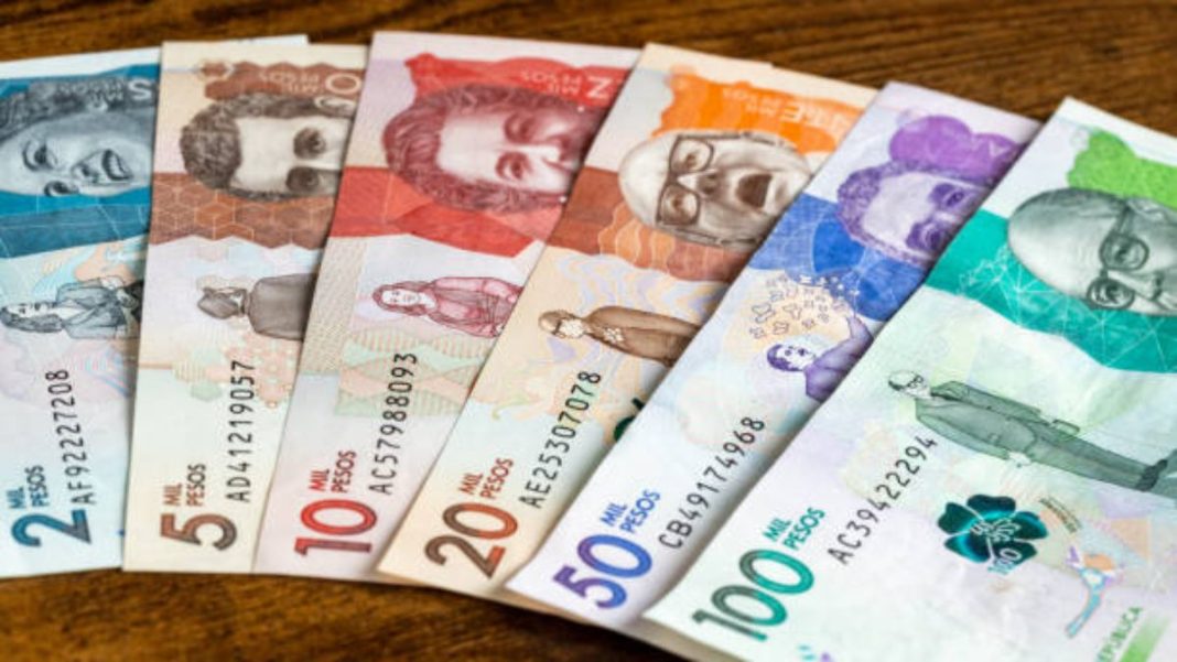 Pesos colombianos.