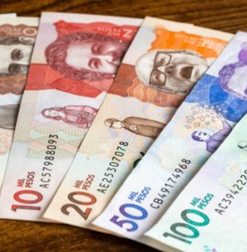 Pesos colombianos.