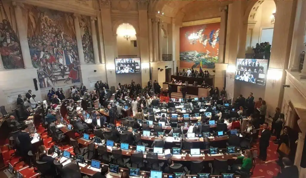 Reforma a la salud: crecen preocupaciones por viabilidad fiscal y posibles vicios en trámite Se reanuda el segundo debate de la reforma a la salud en Colombia.