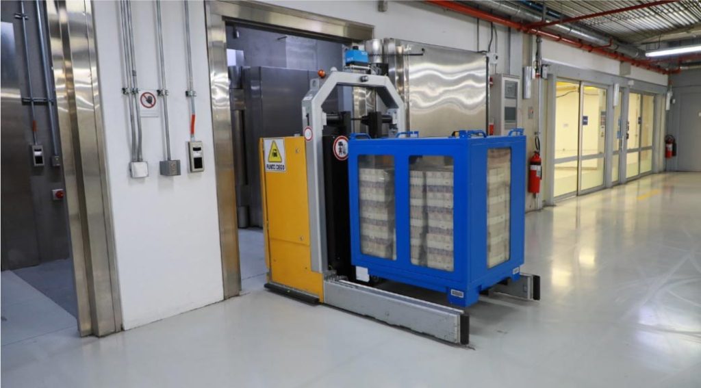 Este robot transporta el dinero de la Imprenta a Tesorería.