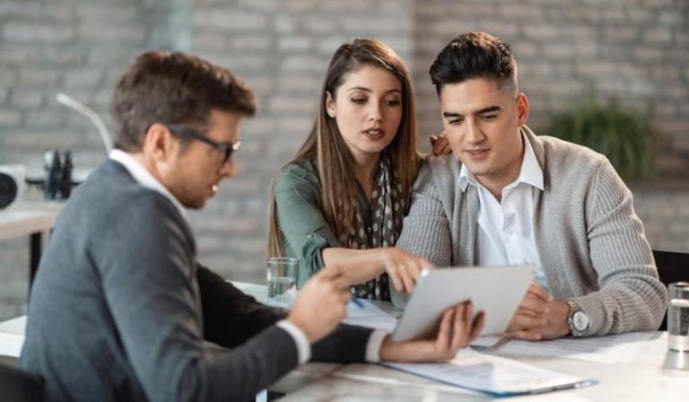 Ciudadanos de estratos 1, 2 y 3 están adquiriendo este importante servicio que los beneficia Seguros para viajar al extranjero desde Colombia