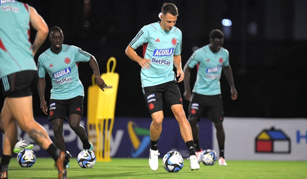La Selección Colombia entrena en Barranquilla para su compromiso contra Venezuela por las eliminatorias al Mundial 2026.