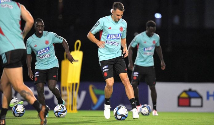 Selección Colombia en Barranquilla La Selección Colombia entrena en Barranquilla para su compromiso contra Venezuela por las eliminatorias al Mundial 2026.