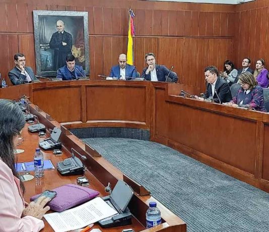 Tigo UNE Congreso