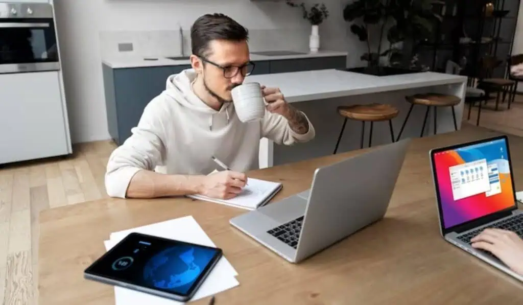 ¿Cuánto puede ganar un estudiante colombiano en Australia, Malta o Canadá? Trabajo remoto
