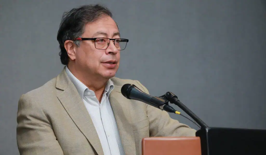 Gobernanza débil para el Gobierno Petro a pocas semanas de las elecciones regionales: Credicorp Gustavo Petro